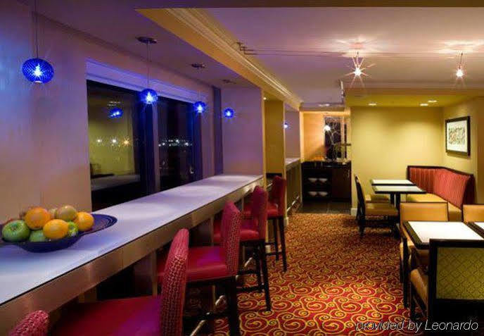 Holiday Inn Чесапик Ресторан фото