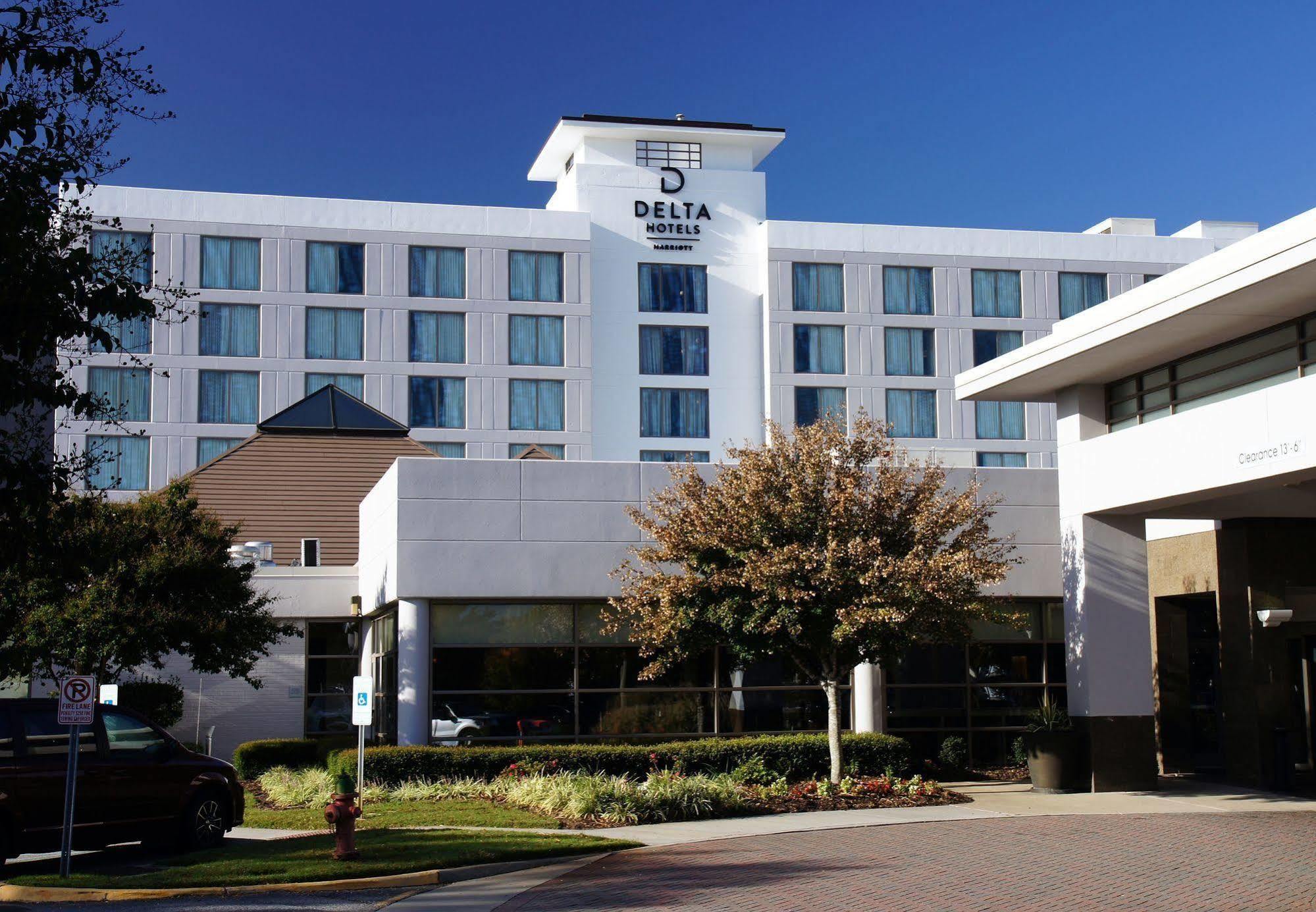 Holiday Inn Чесапик Экстерьер фото