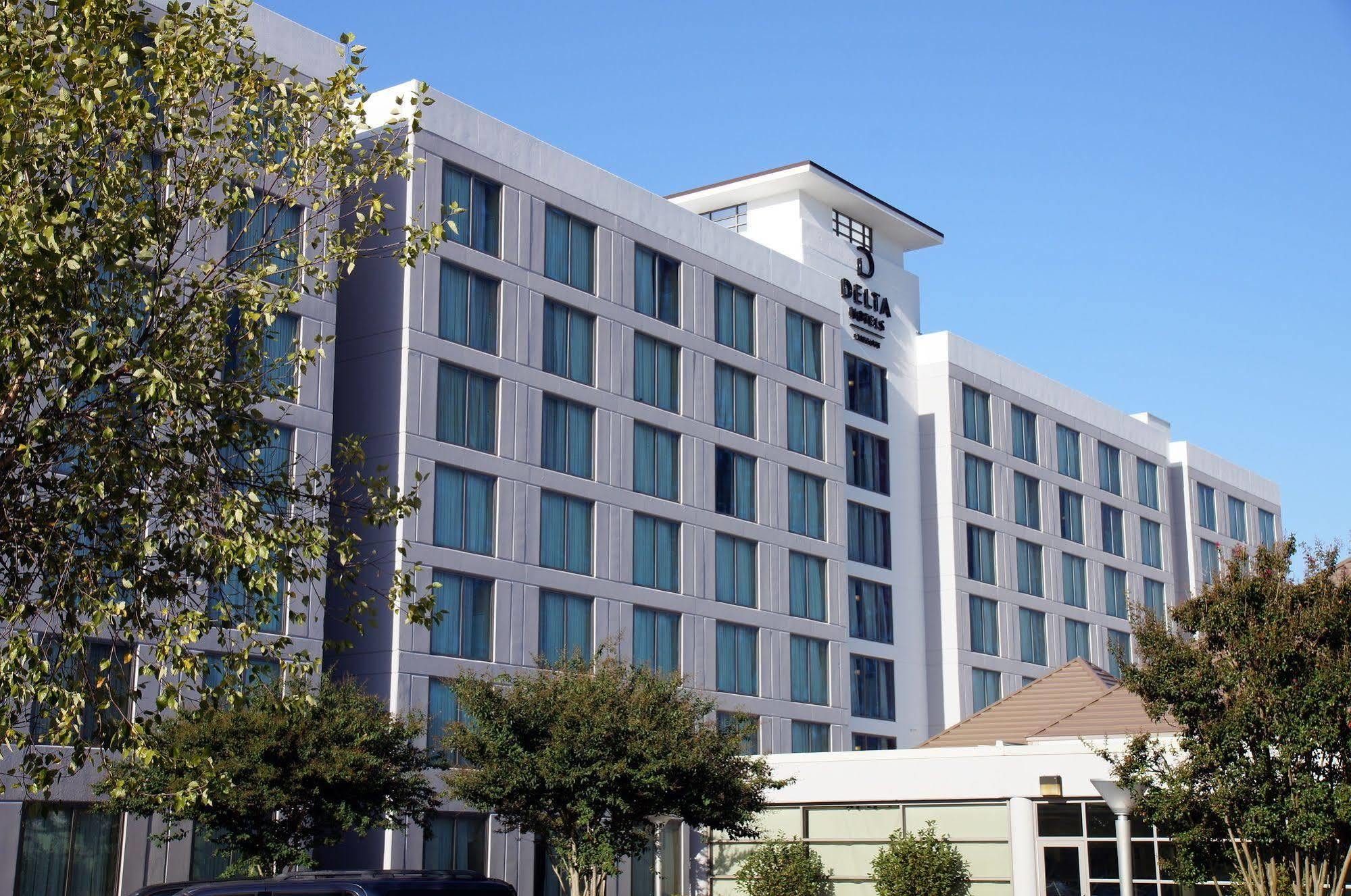 Holiday Inn Чесапик Экстерьер фото